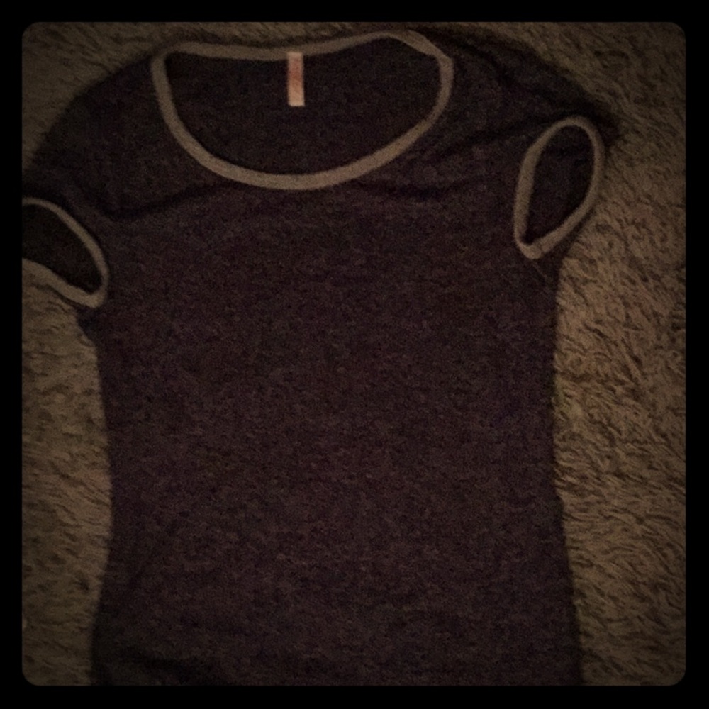 Dark blue and gray T-shirt short-sleeved
